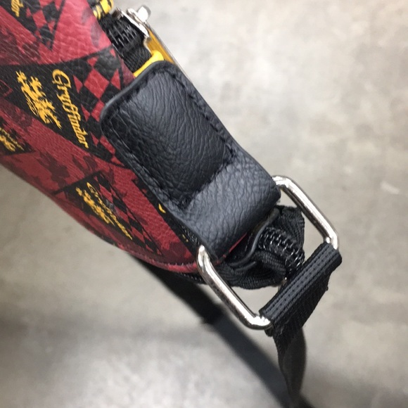Gryffindor crossbody Loungefly burgundy black - Picture 9 of 9